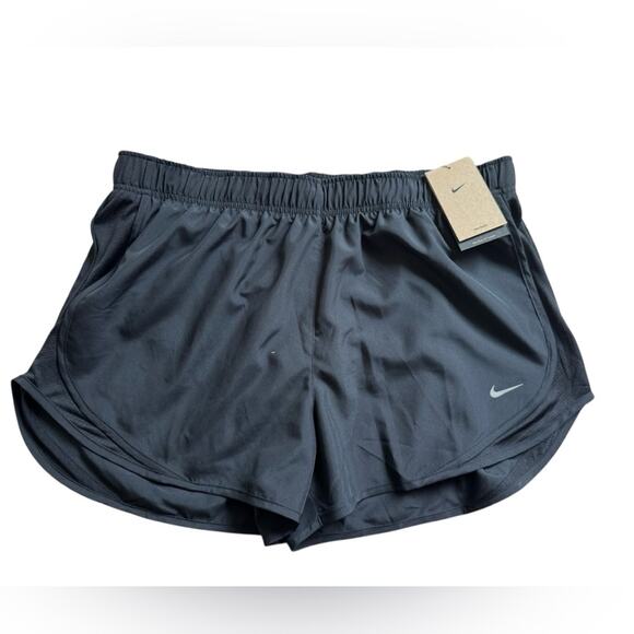 NWT Nike Tempo 3” black mid rise shorts size women’s XL - Picture 1 of 8